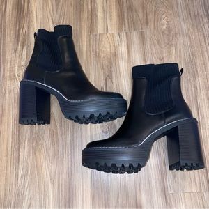madden girl kaydin platform boots size 9.5 women’s